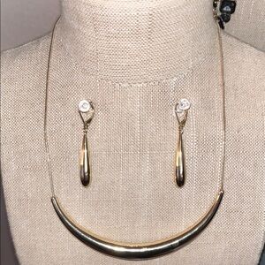Elegant Gold Necklace and Earring Set